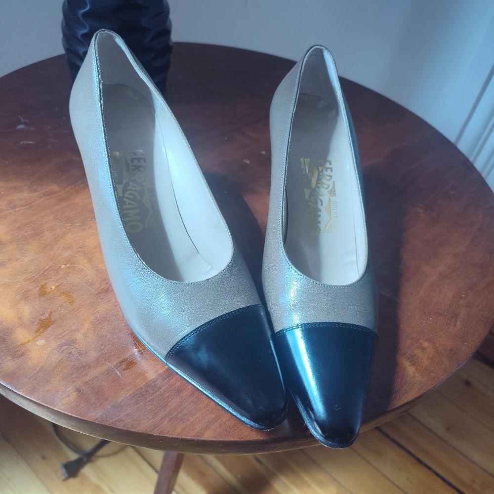 Ferragamo cap toe two tone pumps - Picture 2 of 7